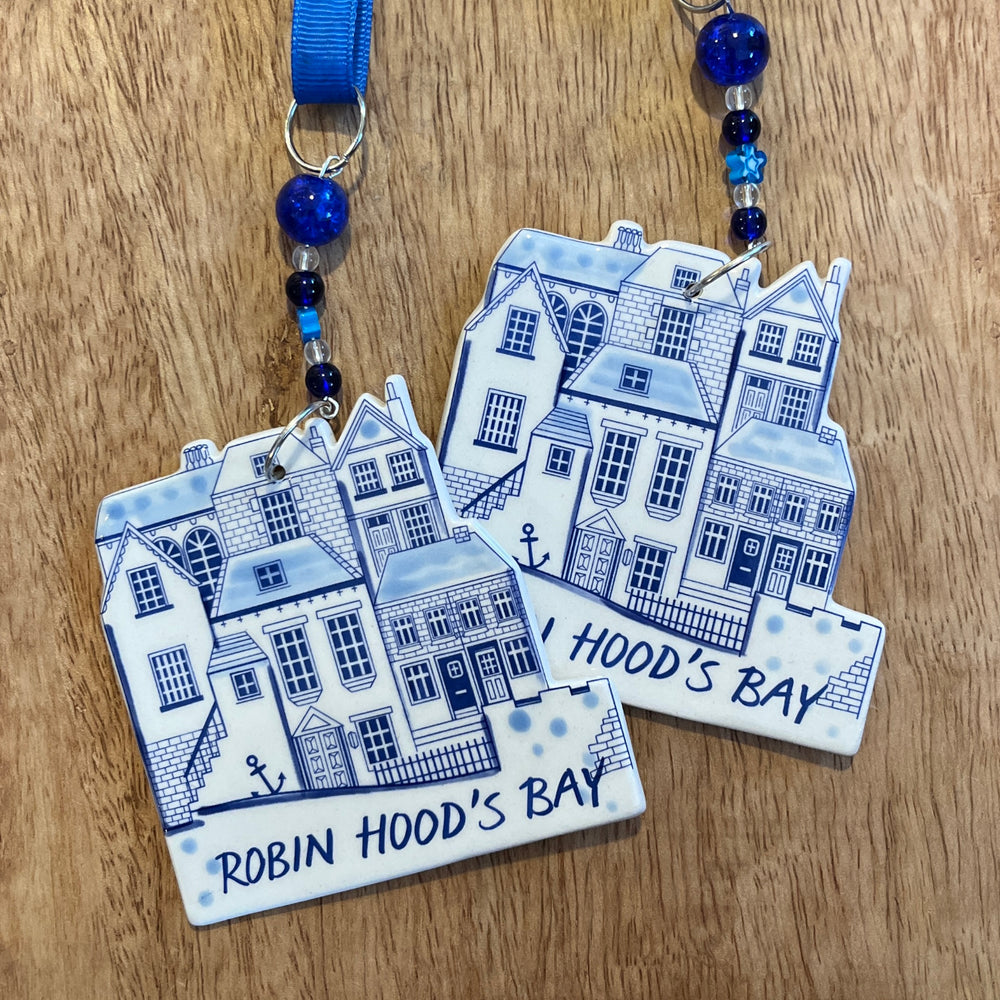 
                  
                    Load image into Gallery viewer, Ceramic Hand Finished Robin Hood&amp;#39;s Bay Decoration
                  
                