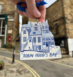 
                  
                    Load image into Gallery viewer, Ceramic Hand Finished Robin Hood&amp;#39;s Bay Decoration
                  
                